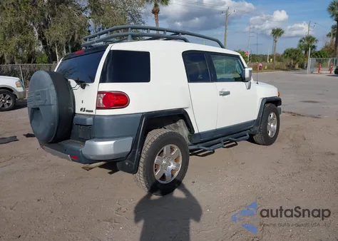 2010 Toyota Fj Cruiser z USA, uszkodzony, nr VIN JTEZU4BF7AK009252